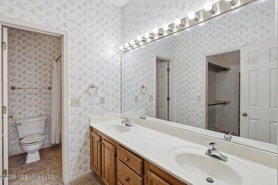 Welcome home to this charming patio/garden home offering - photo 16