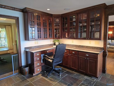 Welcome to 726 Dogwood Trail in Country Club. Incredible - photo 16