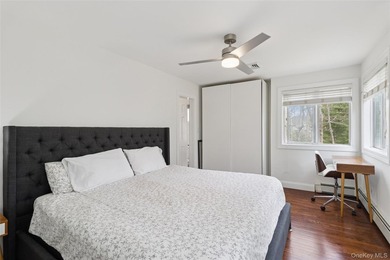 Your Private Summer Escape in East Hampton Tucked away behind a - photo 17