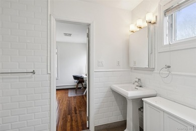 Your Private Summer Escape in East Hampton Tucked away behind a - photo 20