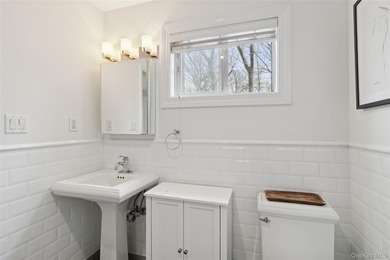 Your Private Summer Escape in East Hampton Tucked away behind a - photo 21