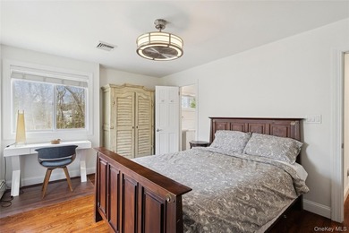 Your Private Summer Escape in East Hampton Tucked away behind a - photo 22