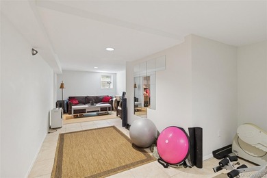 Your Private Summer Escape in East Hampton Tucked away behind a - photo 24