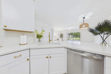 Nestled in the heart of Jupiter, this turnkey CBS townhouse has - photo 4