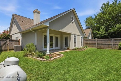 Welcome home to this charming patio/garden home offering - photo 25