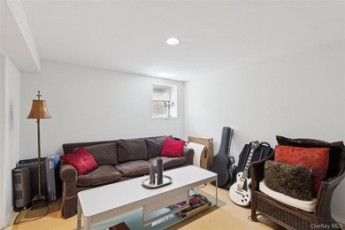 Your Private Summer Escape in East Hampton Tucked away behind a - photo 25