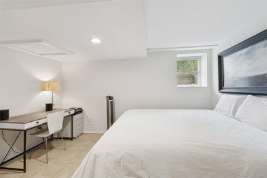 Your Private Summer Escape in East Hampton Tucked away behind a - photo 27