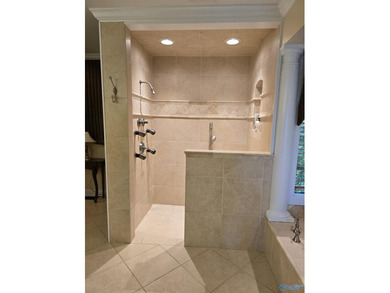 Welcome to 726 Dogwood Trail in Country Club. Incredible - photo 27