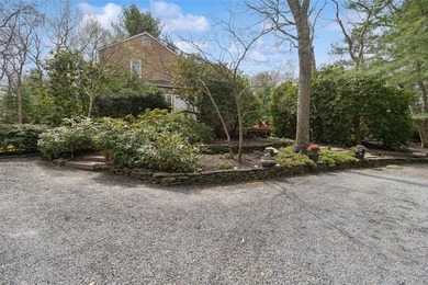 Your Private Summer Escape in East Hampton Tucked away behind a - photo 29