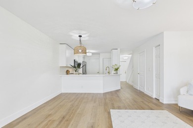 Nestled in the heart of Jupiter, this turnkey CBS townhouse has - photo 9
