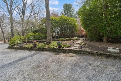 Your Private Summer Escape in East Hampton Tucked away behind a - photo 30