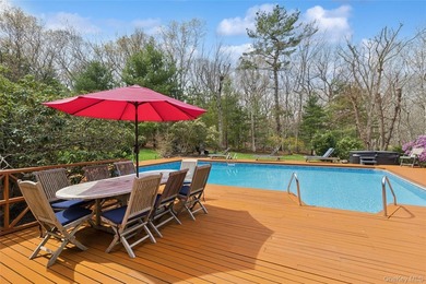 Your Private Summer Escape in East Hampton Tucked away behind a - photo 35