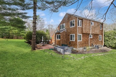 Your Private Summer Escape in East Hampton Tucked away behind a - photo 39