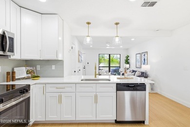 Looking for coastal living in Neptune Beach under $310K? This - photo 17