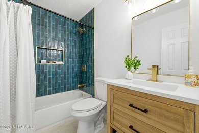 Looking for coastal living in Neptune Beach under $310K? This - photo 27