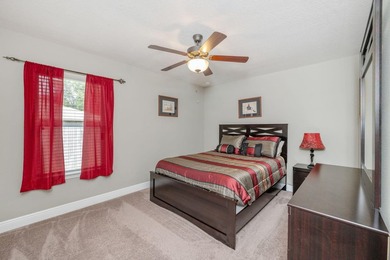 Welcome to this beautifully maintained all-brick 4 bedroom 3 - photo 31
