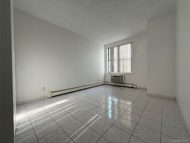 Bright and spacious 3 bedroom, 1 & 2 bathroom, 2nd floor - photo 6
