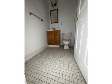Bright and spacious 3 bedroom, 1 & 2 bathroom, 2nd floor - photo 7