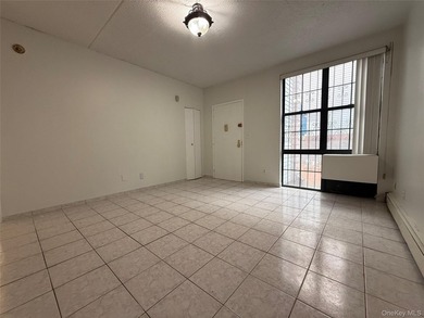 Bright and spacious 3 bedroom, 1 & 2 bathroom, 2nd floor - photo 8
