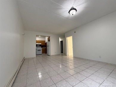 Bright and spacious 3 bedroom, 1 & 2 bathroom, 2nd floor - photo 10