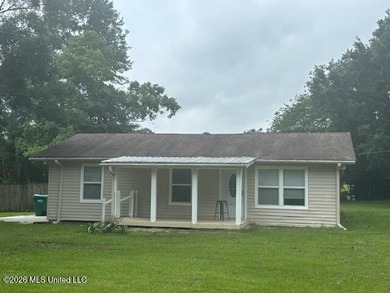 Modest home with new luxury vinyl plank flooring comes with - photo 3