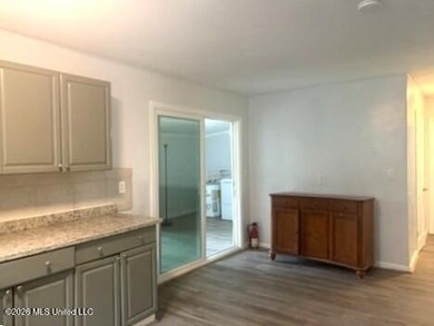 Modest home with new luxury vinyl plank flooring comes with - photo 5