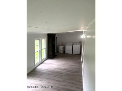 Modest home with new luxury vinyl plank flooring comes with - photo 6