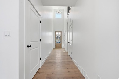 Just a block from the planned Spanish Fork Temple, custom - photo 3