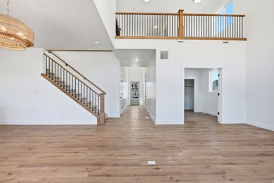 Just a block from the planned Spanish Fork Temple, custom - photo 6
