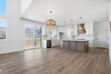 Just a block from the planned Spanish Fork Temple, custom - photo 9