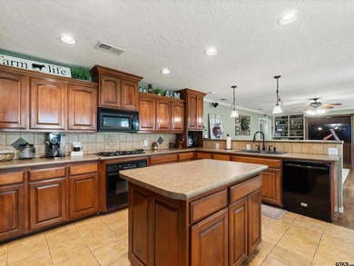 Updated 4 bedroom, (office could be used as a 5th bedroom) 3 - photo 20
