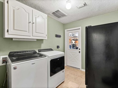 Updated 4 bedroom, (office could be used as a 5th bedroom) 3 - photo 22
