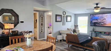 Rare opportunity! Own this beautifully upgraded 3-bedroom - photo 5