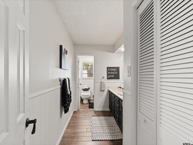Updated 4 bedroom, (office could be used as a 5th bedroom) 3 - photo 27