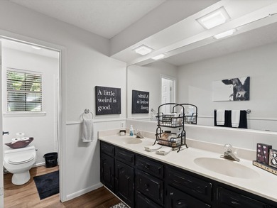 Updated 4 bedroom, (office could be used as a 5th bedroom) 3 - photo 28
