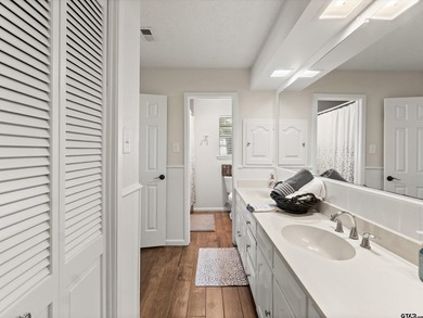 Updated 4 bedroom, (office could be used as a 5th bedroom) 3 - photo 31