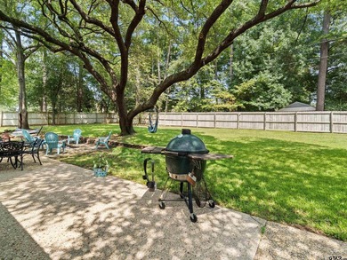 Updated 4 bedroom, (office could be used as a 5th bedroom) 3 - photo 33