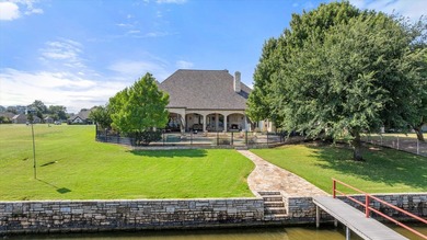 Welcome to an extraordinary waterfront estate that defines - photo 33