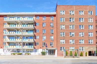 Move right in to this renovated Co-op w/ new kitchen, new - photo 1