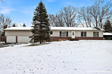 Wonder Lake Home Active Under Contract in Wonder Lake Illinois