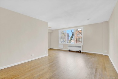 Move right in to this renovated Co-op w/ new kitchen, new - photo 8