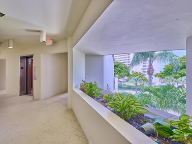 Luxurious Move-in Ready, Fully Updated Waterfront Condo in - photo 3