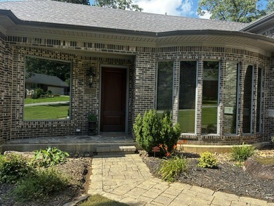 LUXURY LIVING IN THE HEART OF RUSSELLVILLE Experience - photo 2