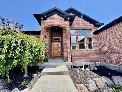 Welcome to this beautifully maintained all-brick lakefront home - photo 1