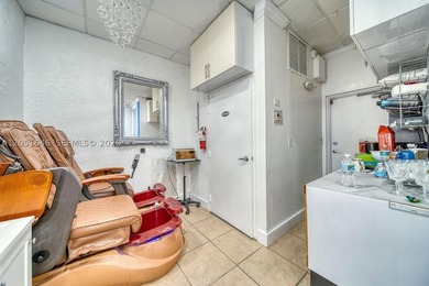 Full service Beauty Salon in PRIME location 0.4 miles from - photo 3