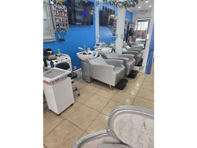 Full service Beauty Salon in PRIME location 0.4 miles from - photo 8