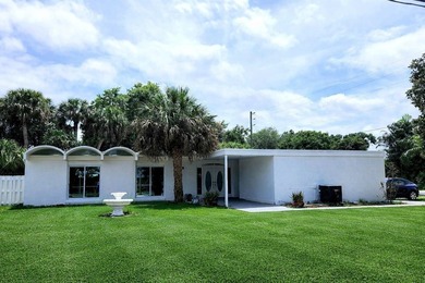 Welcome to this charming single-story residence in Orange - photo 3