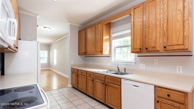 This lovely Murray Hill home offers an open floor plan, laminate - photo 8