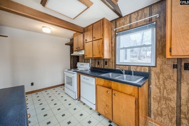 Wake up to the Lake Murray lifestyle at 604 Newberry Drive in - photo 26