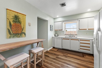 Beautiful second floor end unit located in the guard gated High - photo 10